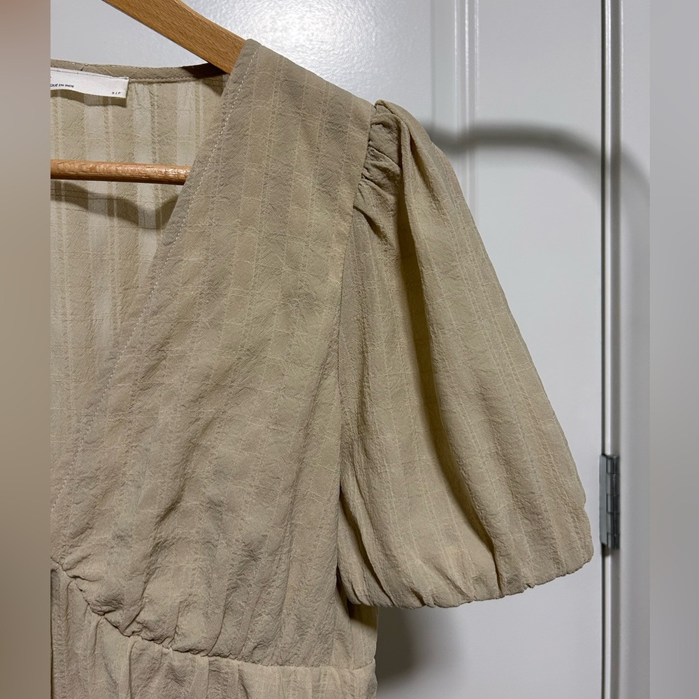 OAK + FORT Tan/Beige Puff Sleeve V Neck Blouse - Picture 4 of 6